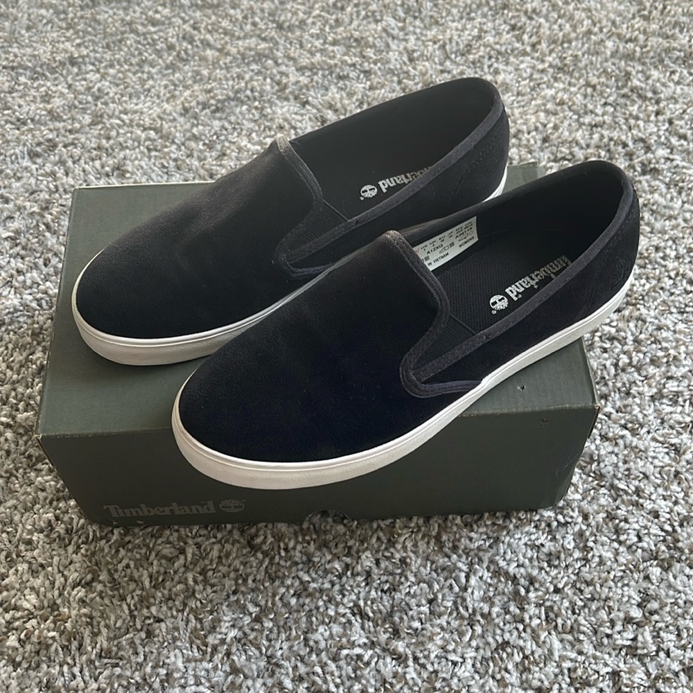 Timberland WOMEN'S DAUSETTE VELVET SLIP-ON SHOES